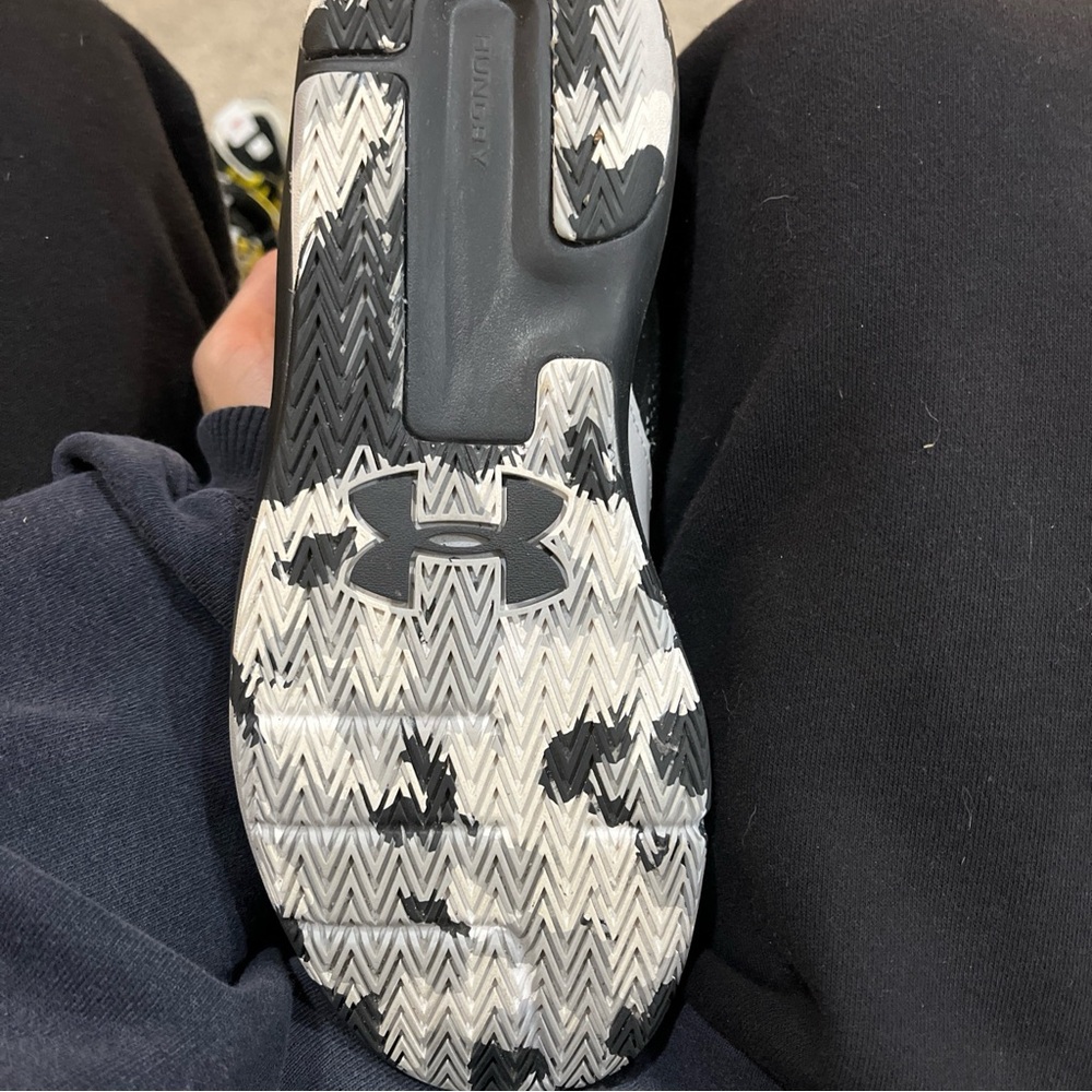 Youth 7 Under Armour Basketball shoes